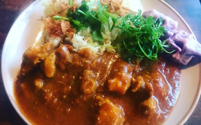 4/15(日)まちやどボーコン×インディーモモのモモカレー