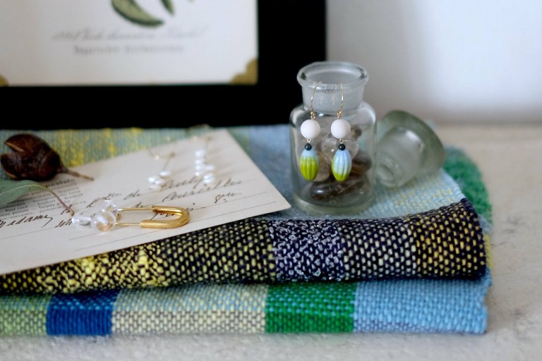 「旅の記憶　- 降りそそぐ光、織り成される色」 ～春の織物とジュエリー展～　ワークショップ「3色の糸でミニタペストリーを織ろう！」